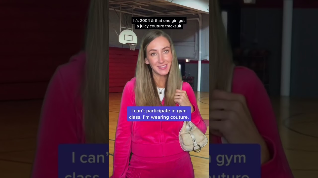 It’s 2004 & that one girl got a juicy couture tracksuit 💅