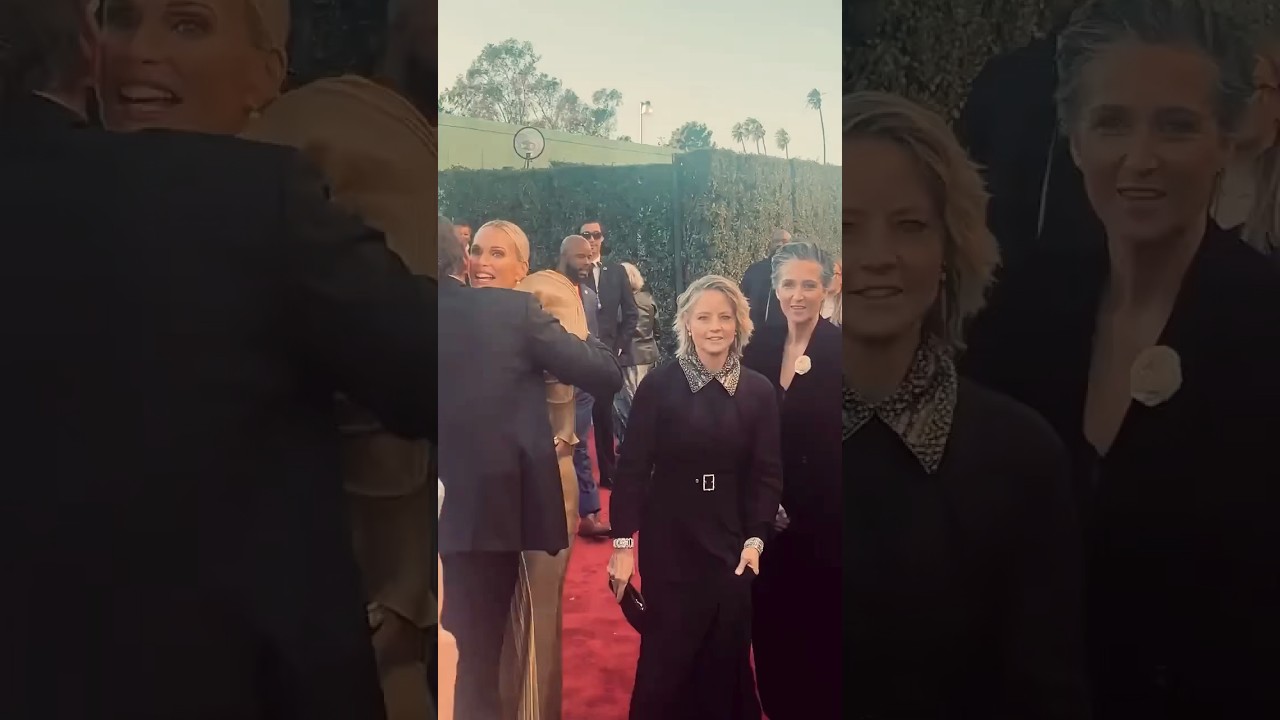 Jodie Foster with her wife Alexandra during Golden Globes Awards this year. #jodiefoster