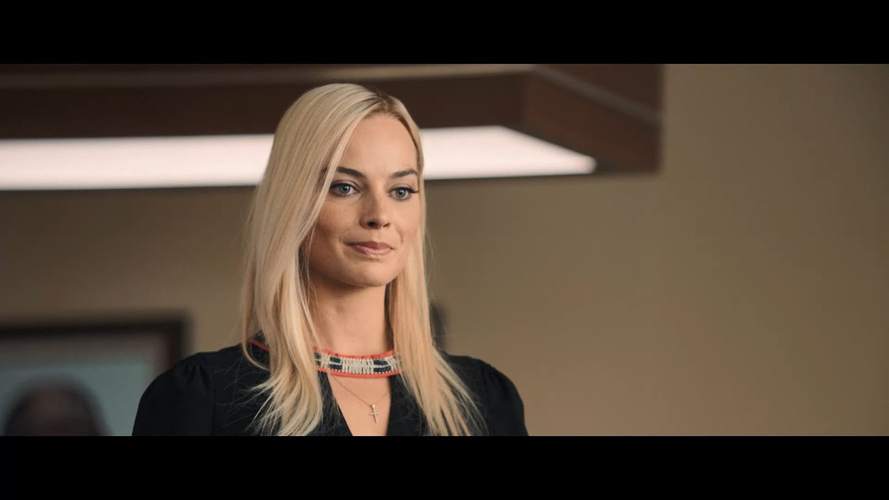 Margot Robbie uncomfortable skirt interview scene (Bombshell 2019)