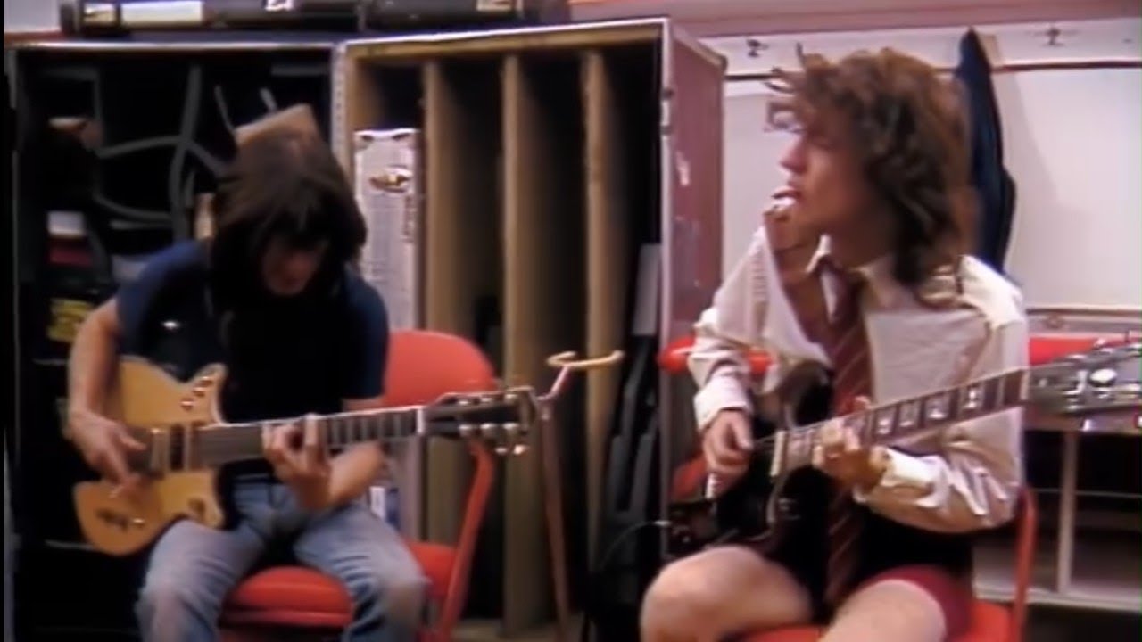 AC/DC - Malcolm and Angus - BACKSTAGE - 1983
