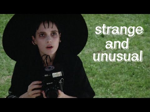 lydia deetz being an iconic goth
