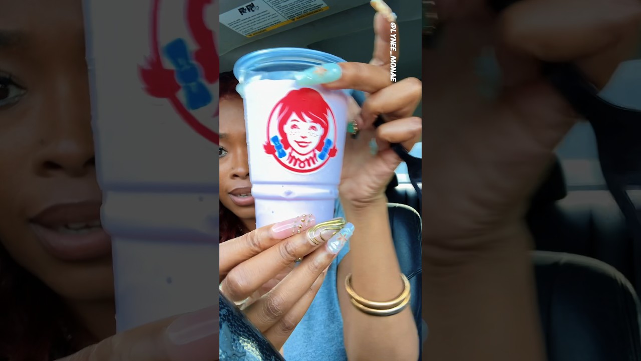 Trying Wendy’s NEW triple berry frosty #wendys #shorts #frosty #dessert #trendingshorts #icecream