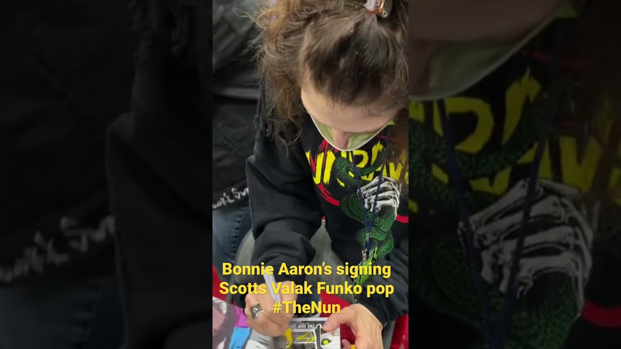 Bonnie Aarons signing Scotts Valak Funko Pop #TheNun #theconjuring #valak