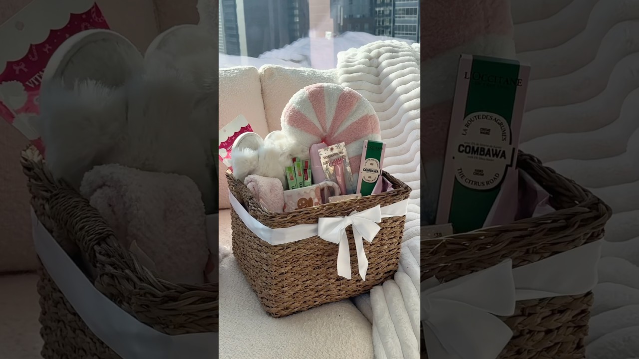 Make a burr basket with me for my sister❄️🧺#giftideas #gift #asmr #christmas #girlthings #cozy #diy