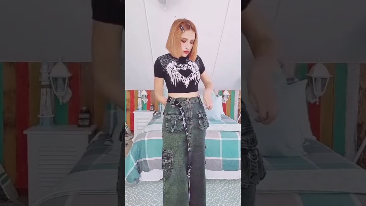 How to style a DENIM CARGO SKIRT 😘😘#denimskirt #cargo #fashionshorts #fallfashion #shorts #grwm2022