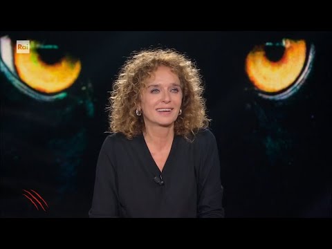 Valeria Golino su Scamarcio: "Pensavo fosse l'uomo della mia vita" - Belve 26/11/2024