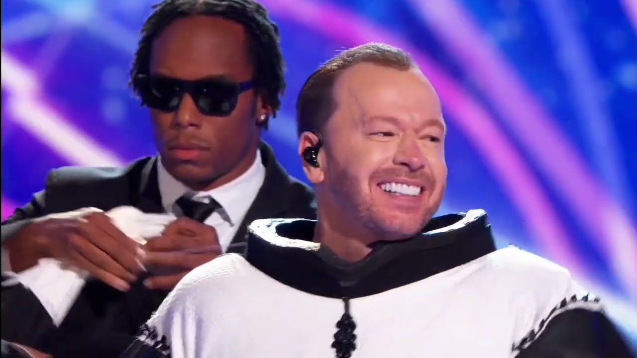 Cluedle-Doo Donnie Wahlberg Tricks Wife with "Return of the Mack" - The Masked Singer Season 5 E12