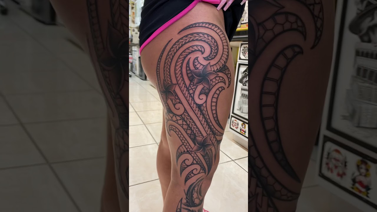 Women’s Polynesian thigh tattoo Hawaii