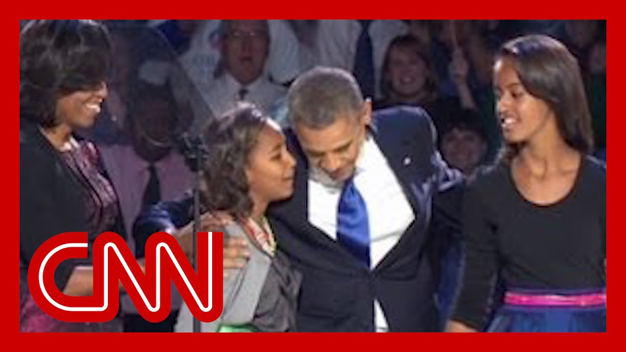 Sasha Obama reminds dad "Behind you!"