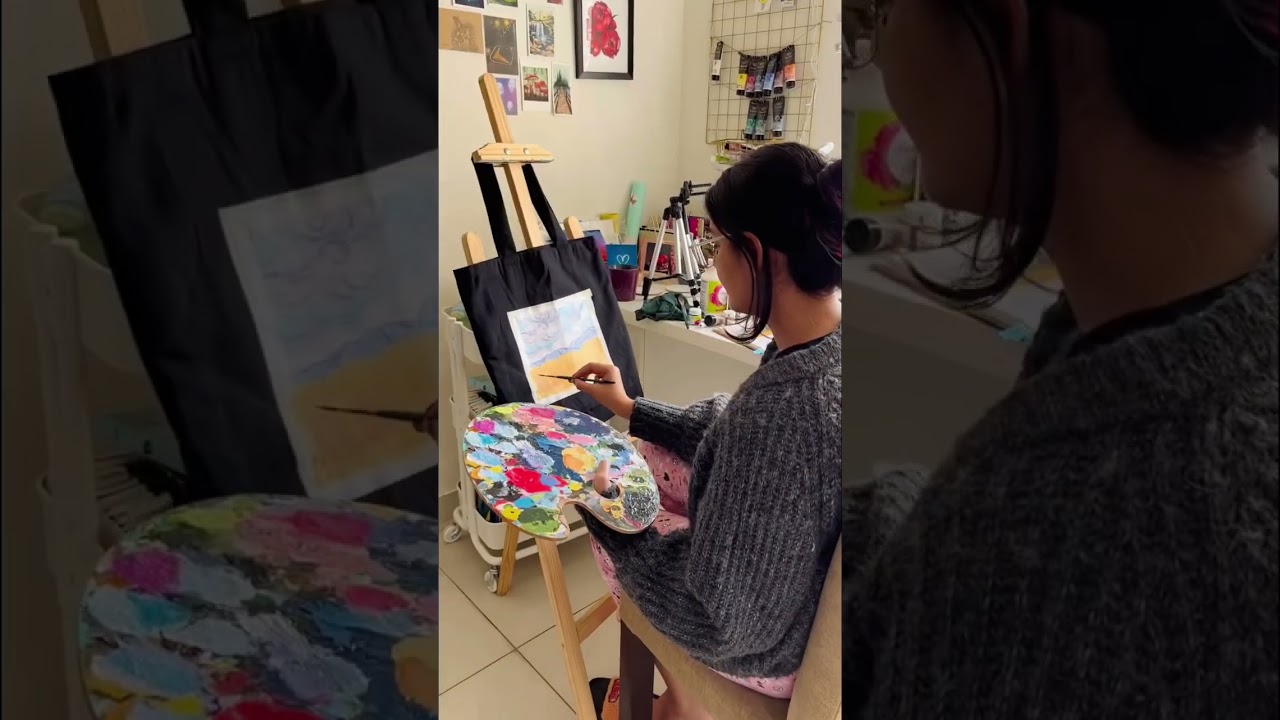 Painting a black tote bag ❤️ #artandcraft #artistsonyoutube #art #shorts #trending #acrylicart