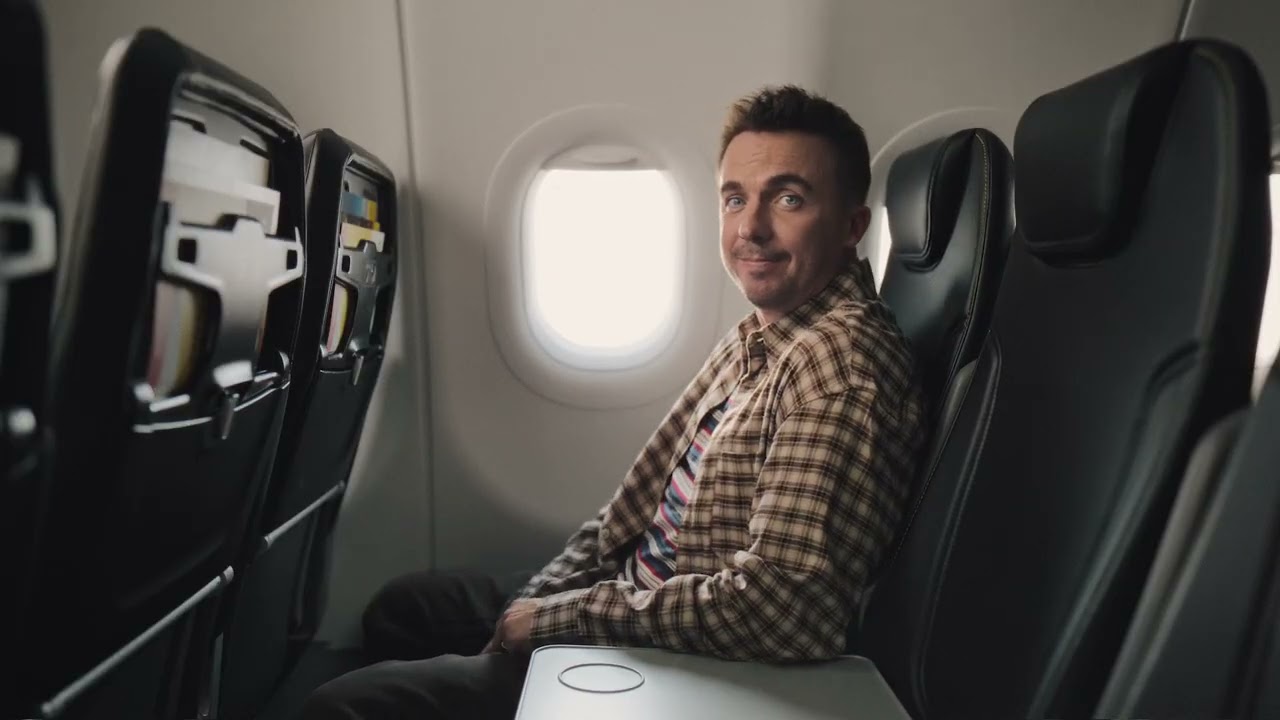 Fly Like Frankie and Go Comfy with Spirit Airlines #NotInTheMiddle