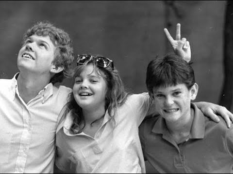 E T Cast Then and Now